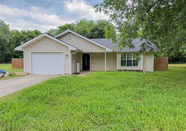 Photo 1 of Sale Pending at 300 N 4th Street, Davis, OK 73030 | MLS# 1231514 | Listing updated on 2026-09-12