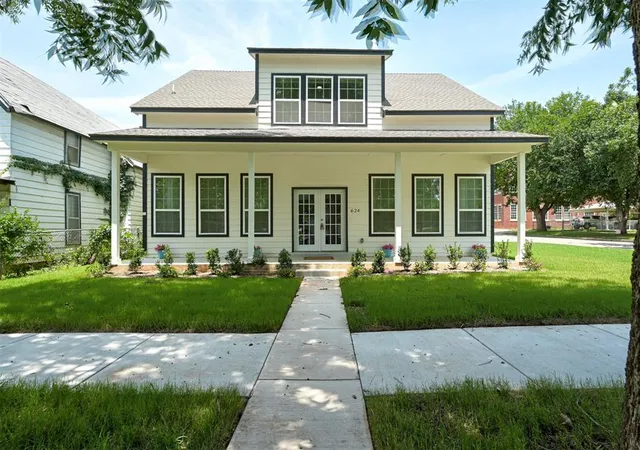 Single family home for sale at 624 E Harrison Ave, Guthrie, OK 73044 | MLS# 1232362