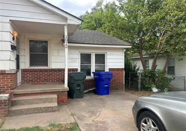 Photo 4 of Sale Pending at 1012 N Locust Ln, Oklahoma City, OK 73110 | MLS# 1232690 | Listing updated on 2026-09-11
