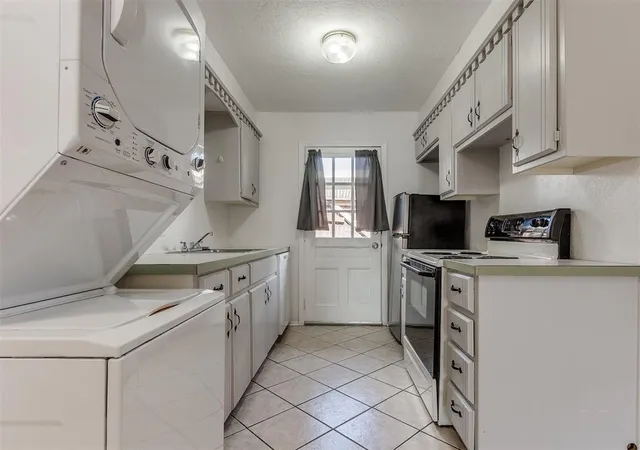 Listing Photo 4 - Condo for sale in building located at 7123 NW 16th St, Oklahoma City, OK 73127