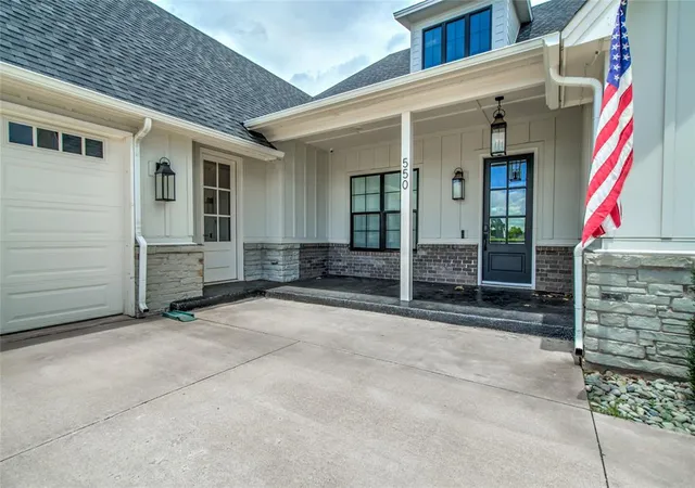 Photo 3 of Single family home for sale at 550 Old Crk Rd, Edmond, OK 73034 | MLS# 1233710 | Listing updated on 2026-10-07