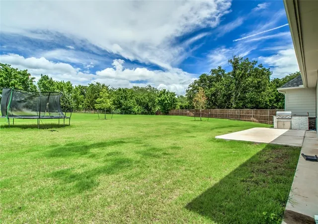 Photo 4 of Single family home for sale at 550 Old Crk Rd, Edmond, OK 73034 | MLS# 1233710 | Listing updated on 2026-10-07
