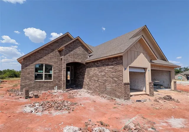 Photo 2 of Single family home for sale at 704 Siena Springs Dr, Norman, OK 73071 | MLS# 1234598 | Listing updated on 2026-09-14
