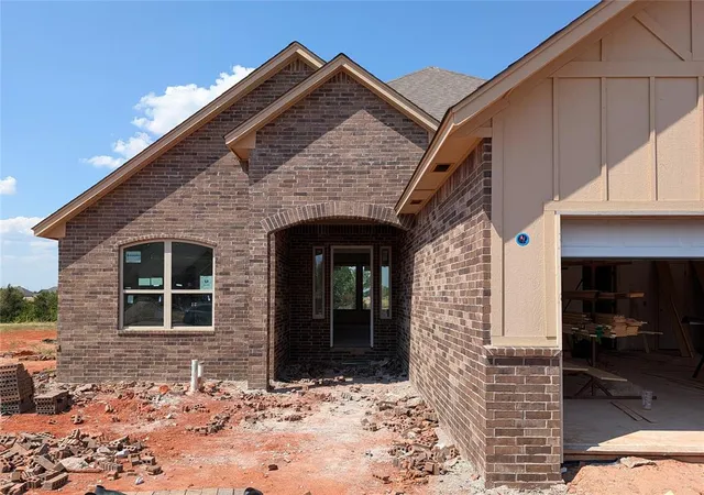 Photo 3 of Single family home for sale at 704 Siena Springs Dr, Norman, OK 73071 | MLS# 1234598 | Listing updated on 2026-09-14