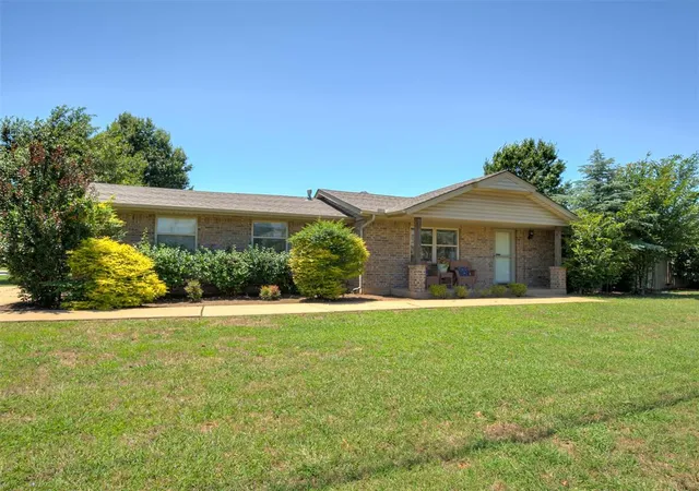 Photo 1 of Single family home for sale at 601 Sw 9th Street, Moore, OK 73160 | MLS# 1234786 | Listing updated on 2026-09-15