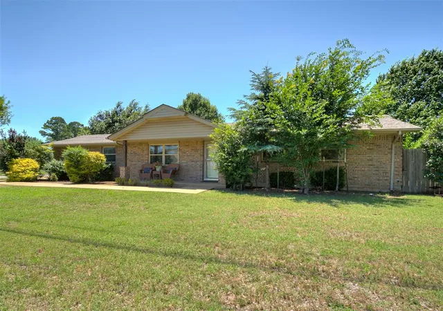 Photo 2 of Single family home for sale at 601 Sw 9th Street, Moore, OK 73160 | MLS# 1234786 | Listing updated on 2026-09-15