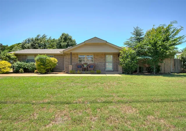 Photo 3 of Single family home for sale at 601 Sw 9th Street, Moore, OK 73160 | MLS# 1234786 | Listing updated on 2026-09-15