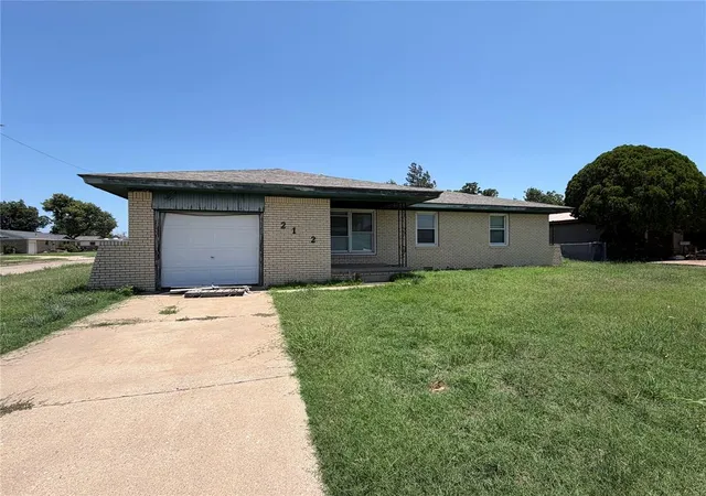 Photo 1 of Single family home for sale at 2112 N Canary Ln, Altus, OK 73521 | MLS# 1234956 | Listing updated on 2026-09-15