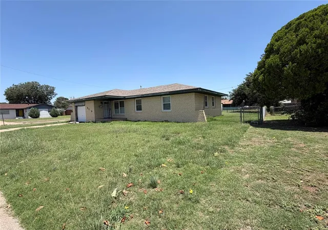 Photo 2 of Single family home for sale at 2112 N Canary Ln, Altus, OK 73521 | MLS# 1234956 | Listing updated on 2026-09-15