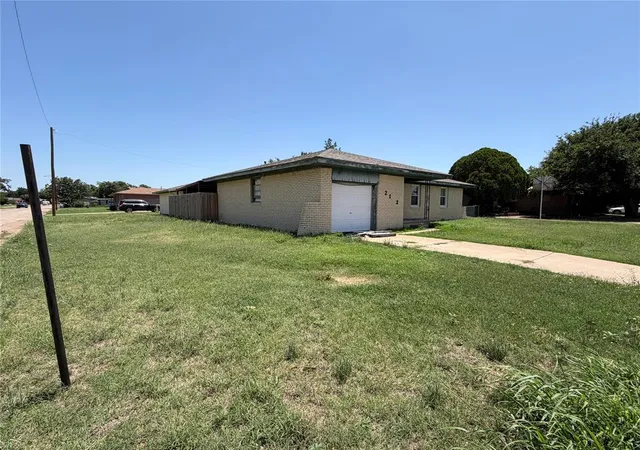 Photo 3 of Single family home for sale at 2112 N Canary Ln, Altus, OK 73521 | MLS# 1234956 | Listing updated on 2026-09-15
