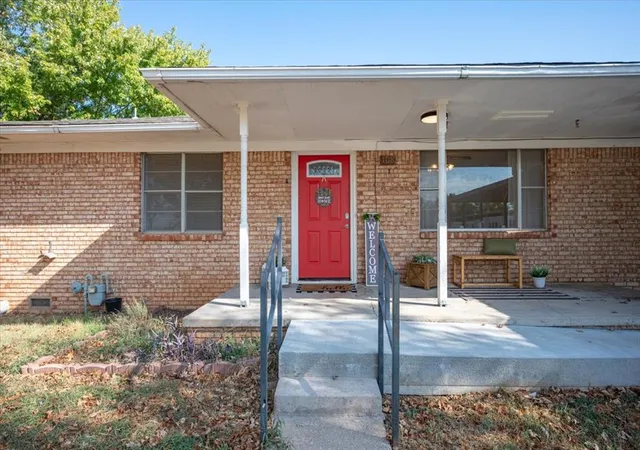 Single family home for sale at 108 W Paul St, Elmore City, OK 73433 | MLS# 1235011