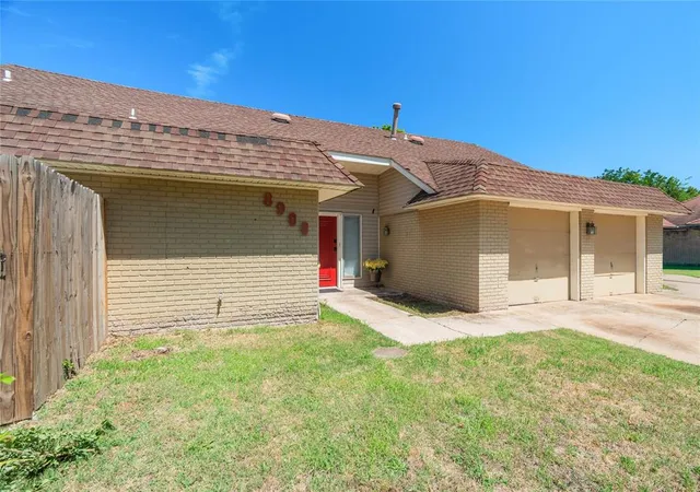 Photo 4 of Single family home for sale at 8900 Lansbrook Ln, Oklahoma City, OK 73132 | MLS# 1235251 | Listing updated on 2026-09-14