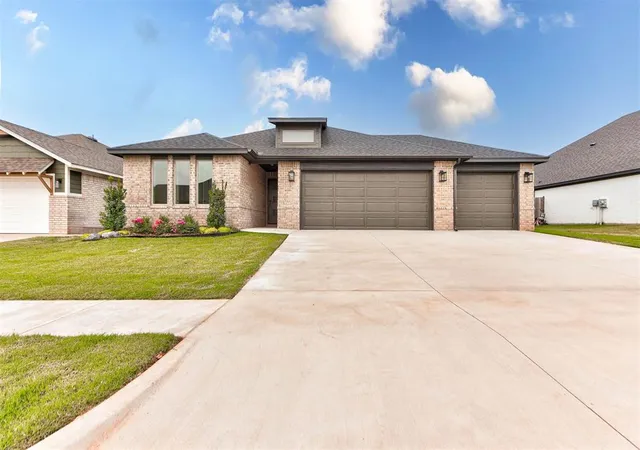 Photo 1 of Single family home for sale at 3305 Gunnison River Dr, Yukon, OK 73099 | MLS# 1235879 | Listing updated on 2026-10-08