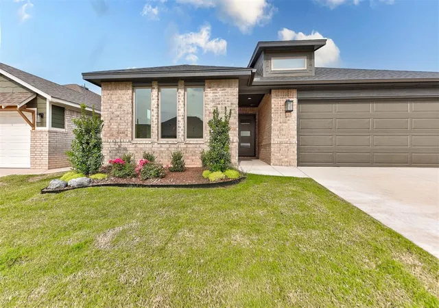 Photo 2 of Single family home for sale at 3305 Gunnison River Dr, Yukon, OK 73099 | MLS# 1235879 | Listing updated on 2026-10-08