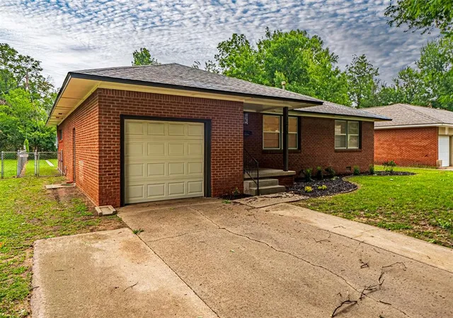 Photo 2 of Single family home for sale at 1215 Caddell Ln, Norman, OK 73069 | MLS# 1236004 | Listing updated on 2026-09-16