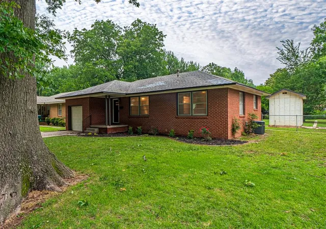Photo 3 of Single family home for sale at 1215 Caddell Ln, Norman, OK 73069 | MLS# 1236004 | Listing updated on 2026-09-16