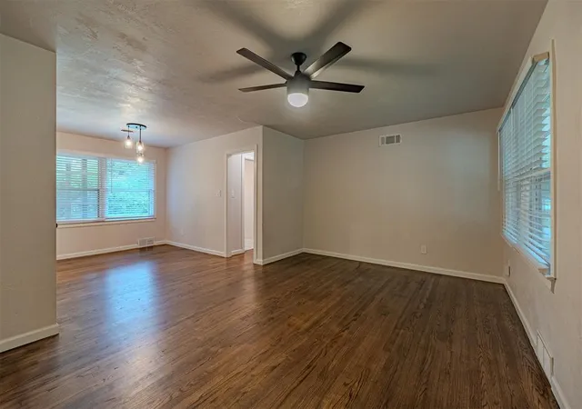 Photo 4 of Single family home for sale at 1215 Caddell Ln, Norman, OK 73069 | MLS# 1236004 | Listing updated on 2026-09-16