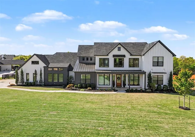 Photo 1 of Single family home for sale at 460 Old Farm Rd, Edmond, OK 73034 | MLS# 1236014 | Listing updated on 2026-09-15