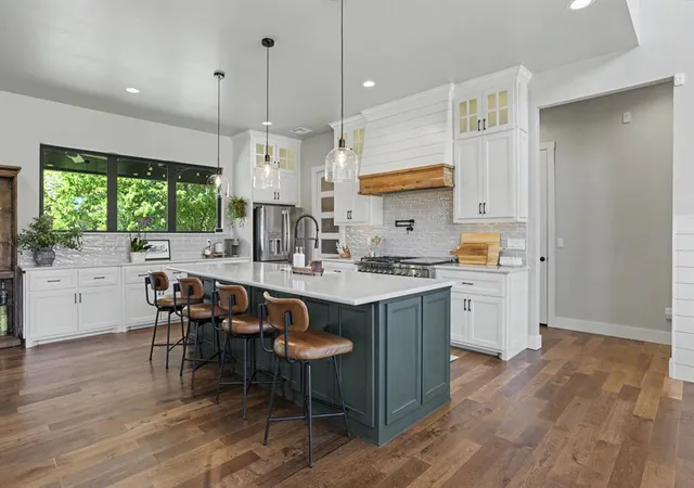 Photo 3 of Single family home for sale at 460 Old Farm Rd, Edmond, OK 73034 | MLS# 1236014 | Listing updated on 2026-09-15