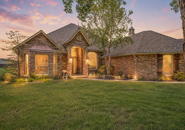 Photo 1 of Single family home for sale at 15215 Coral Crk Ln, Oklahoma City, OK 73165 | MLS# 1236218 | Listing updated on 2026-09-15