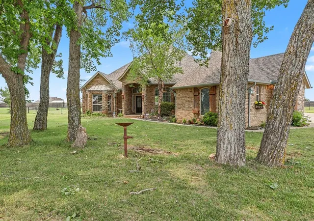 Photo 3 of Single family home for sale at 15215 Coral Crk Ln, Oklahoma City, OK 73165 | MLS# 1236218 | Listing updated on 2026-09-15