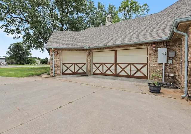 Photo 3 of Single family home for sale at 15215 Coral Crk Ln, Oklahoma City, OK 73165 | MLS# 1236218 | Listing updated on 2026-09-15
