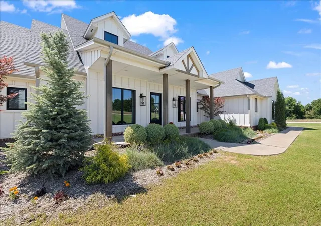 Photo 3 of Single family home for sale at 2548 S Sara Ave, Blanchard, OK 73010 | MLS# 1236261 | Listing updated on 2026-10-09
