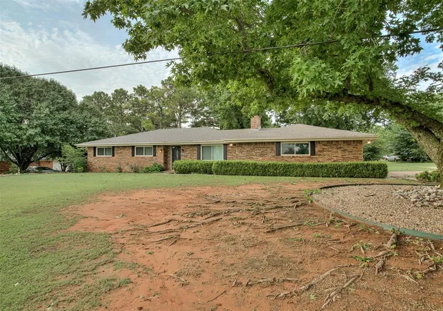 Photo 3 of Single family home for sale at 502 W Morehead Ave, Washington, OK 73093 | MLS# 1236417 | Listing updated on 2026-09-14