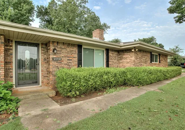 Photo 3 of Single family home for sale at 502 W Morehead Ave, Washington, OK 73093 | MLS# 1236417 | Listing updated on 2026-09-14