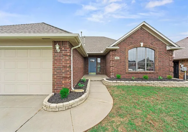 Photo 2 of Single family home for sale at 725 Ne 20th Street, Moore, OK 73160 | MLS# 1236711 | Listing updated on 2026-10-09