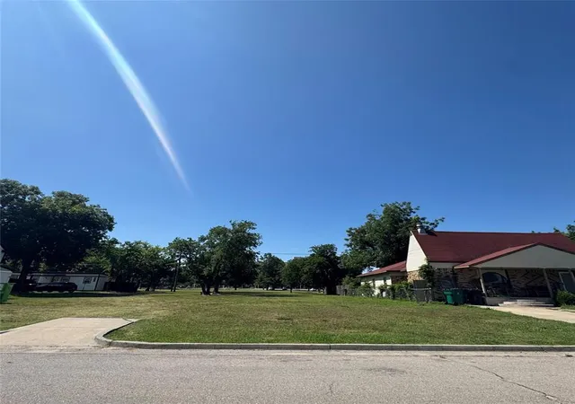 Photo 1 of Sale Pending at 1516 Nw 28th Street, Oklahoma City, OK 73106 | MLS# 1236982 | Listing updated on 2026-09-11