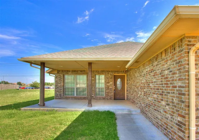Photo 3 of Sale Pending at 705 Sw 11th Street #St, Moore, OK 73160 | MLS# 1237046 | Listing updated on 2026-09-14