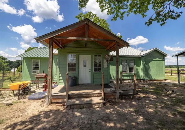 Photo 1 of Single family home for sale at 23070 County Rd 3416, Byars, OK 74831 | MLS# 1237065 | Listing updated on 2026-09-15
