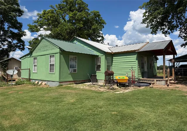 Photo 2 of Single family home for sale at 23070 County Rd 3416, Byars, OK 74831 | MLS# 1237065 | Listing updated on 2026-09-15