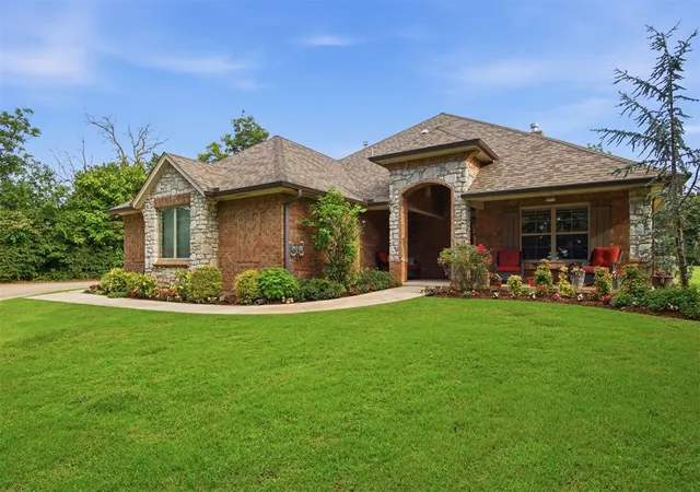 Photo 3 of Single family home for sale at 3318 E 44th Street, Edmond, OK 73013 | MLS# 1237153 | Listing updated on 2026-09-11