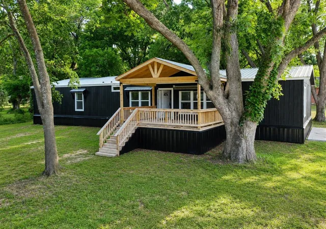 Photo 1 of Single family home for sale at 624 Se 2nd Avenue, Ardmore, OK 73401 | MLS# 1237208 | Listing updated on 2026-09-14