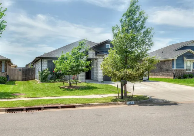 Photo 3 of Single family home for sale at 421 Kearny Ln, Yukon, OK 73099 | MLS# 1237325 | Listing updated on 2026-09-22