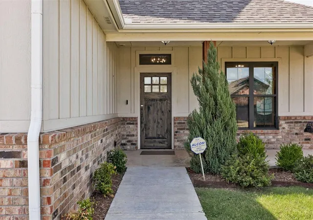 Photo 4 of Sale Pending at 2408 NW 179th Street, Edmond, OK 73012 | MLS# 1237590 | Listing updated on 2026-09-09
