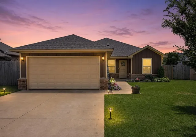 Photo 1 of Single family home for sale at 1008 Sw 14th Street, Moore, OK 73160 | MLS# 1237692 | Listing updated on 2026-09-15