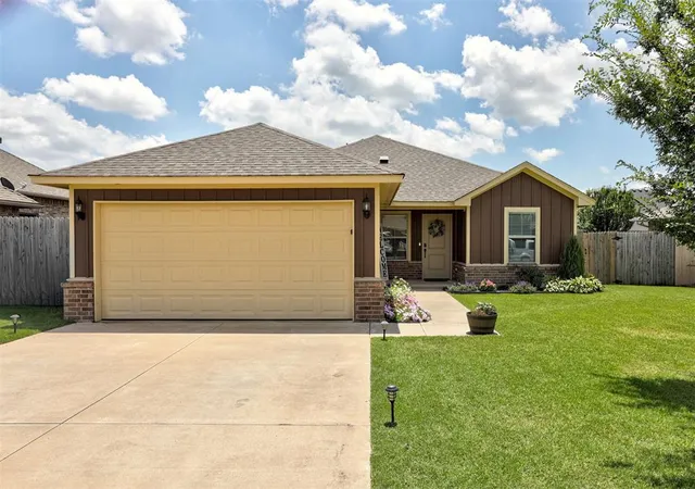 Photo 2 of Single family home for sale at 1008 Sw 14th Street, Moore, OK 73160 | MLS# 1237692 | Listing updated on 2026-09-15