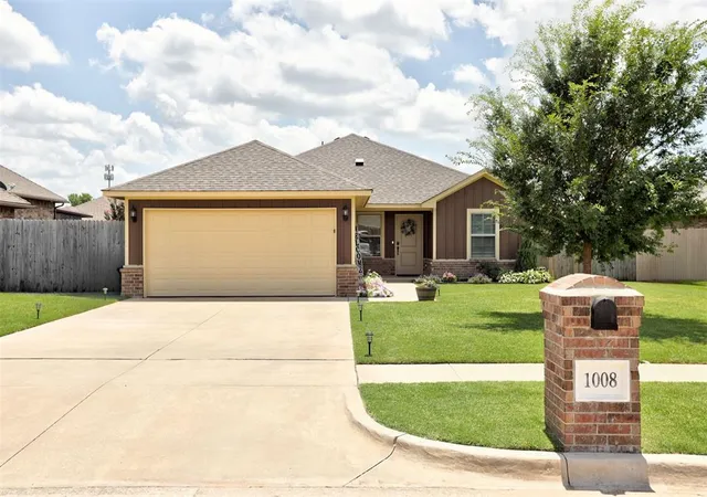 Photo 3 of Single family home for sale at 1008 Sw 14th Street, Moore, OK 73160 | MLS# 1237692 | Listing updated on 2026-09-15