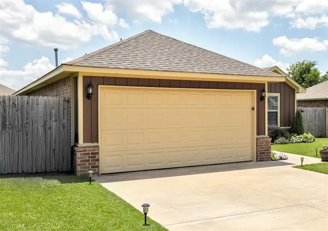 Photo 3 of Single family home for sale at 1008 SW 14th Street, Moore, OK 73160 | MLS# 1237692 | Listing updated on 2026-09-15