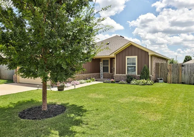 Photo 4 of Single family home for sale at 1008 SW 14th Street, Moore, OK 73160 | MLS# 1237692 | Listing updated on 2026-09-15