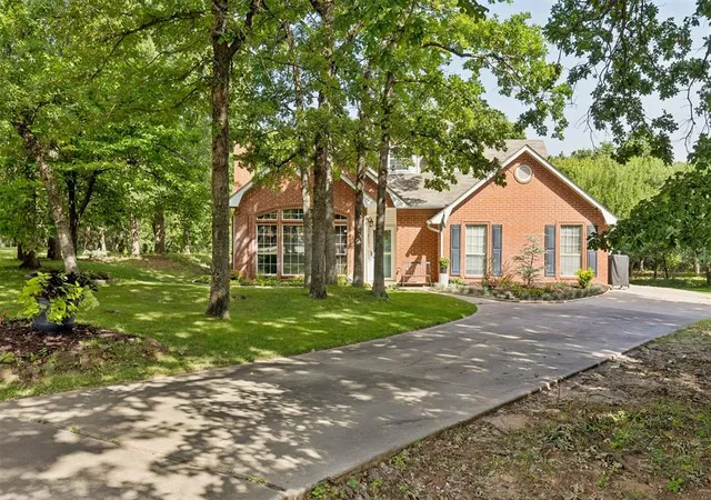 Photo 2 of Single family home for sale at 13849 Twin Ridge Rd, Edmond, OK 73034 | MLS# 1237717 | Listing updated on 2026-09-13