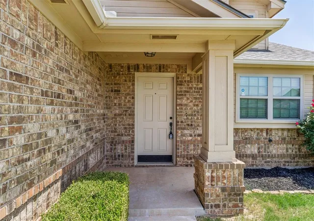 Photo 3 of Sale Pending at 18301 Agua Dr, Edmond, OK 73012 | MLS# 1237853 | Listing updated on 2026-09-10