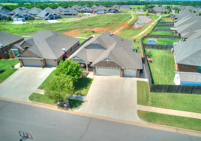 Photo 3 of Single family home for sale at 13321 Outdoor Living Dr, Piedmont, OK 73078 | MLS# 1238034 | Listing updated on 2026-09-10