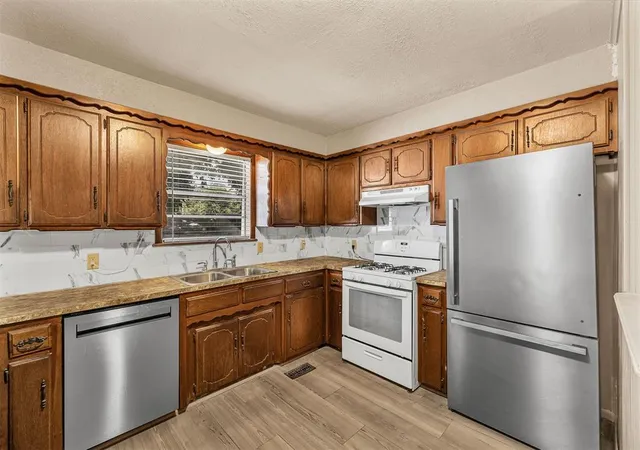 Photo 3 of Single family home for sale at 617 S Roberts Ave, El Reno, OK 73036 | MLS# 1238103 | Listing updated on 2026-09-25