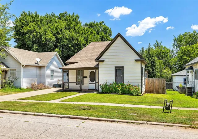 Photo 2 of Single family home for sale at 617 S Roberts Ave, El Reno, OK 73036 | MLS# 1238103 | Listing updated on 2026-09-14