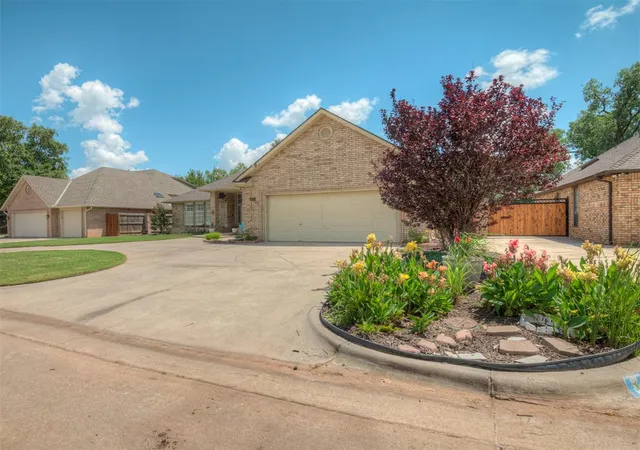 Photo 3 of Sale Pending at 8024 Nw 100th Street, Oklahoma City, OK 73162 | MLS# 1238356 | Listing updated on 2026-09-19