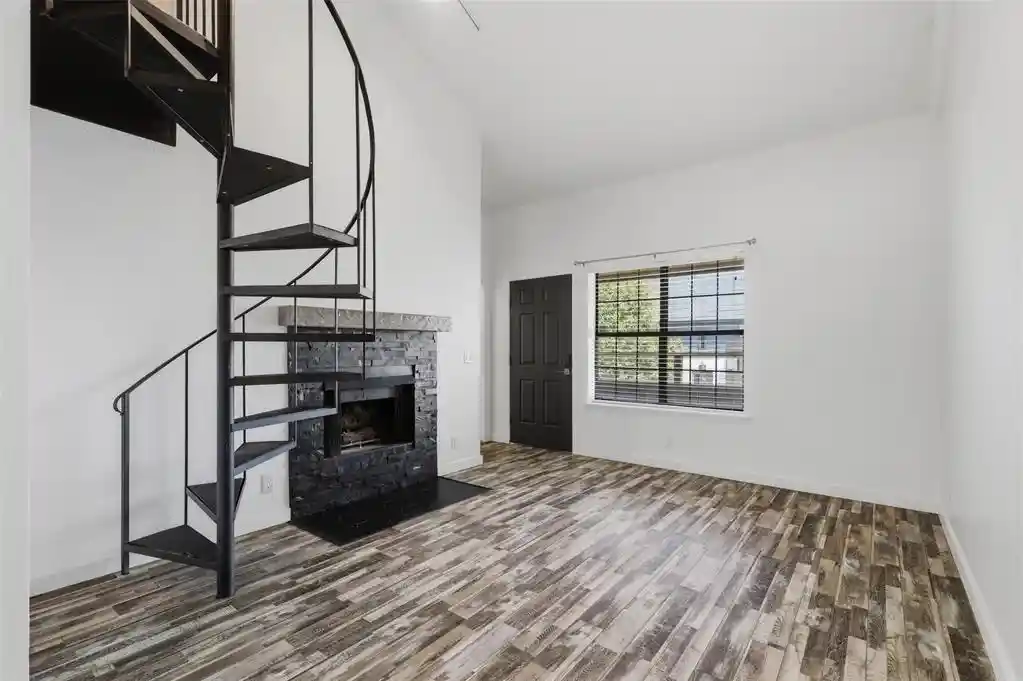 Listing Photo 2 - Condo for sale in 11140 Stratford Dr located at 11140 Stratford Dr, Oklahoma, OK 73120 - Unit #605